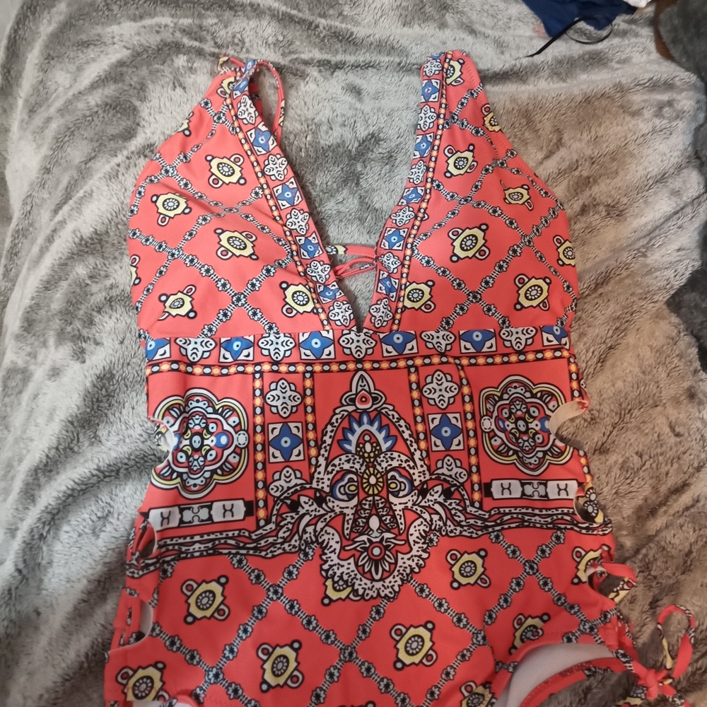 🔴4 For $25🔴 Women's Cup She One Piece Cut Out Bathing Suit